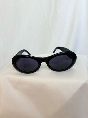 Black GUCCI Vintage Oval Frame Sunglasses